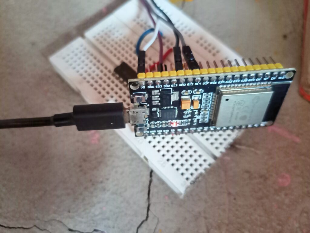 ESP32 with SG90 servo Circuit Connection